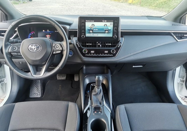 Toyota Corolla cena 92000 przebieg: 91920, rok produkcji 2019 z Sępopol małe 191